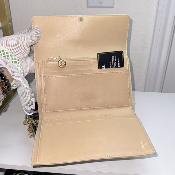 Authentic Raer 🔥Chanel🔥 Beige leather wallet with COA - Picture 4 of 17